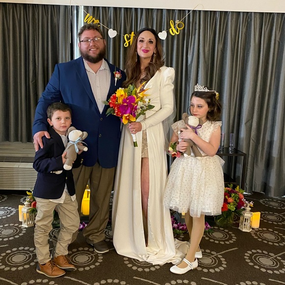 Meet your Posher, Ash & Family!🖤🎉 - Picture 7 of 9